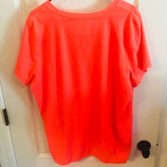 Gap Fit Brilliant Orange tee - Picture 3 of 3